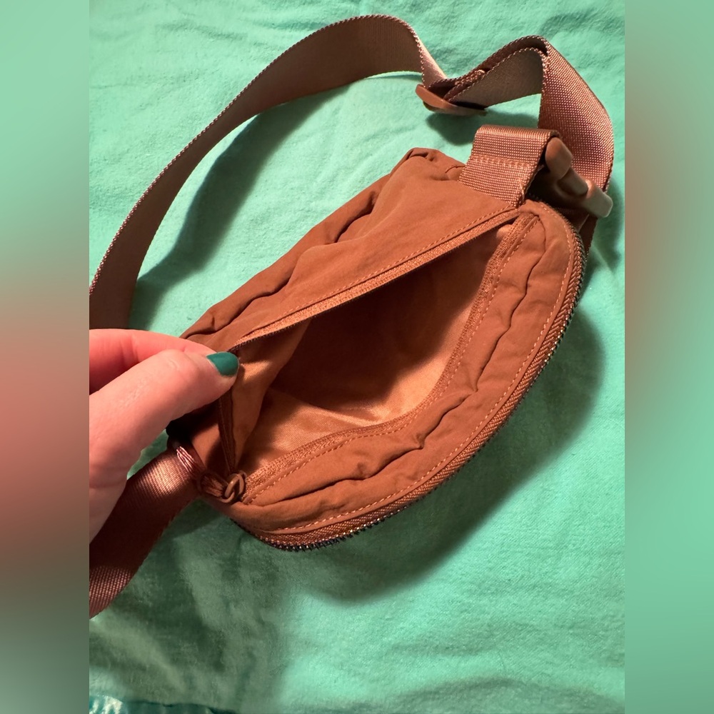 Brown Fanny pack. - Picture 2 of 3